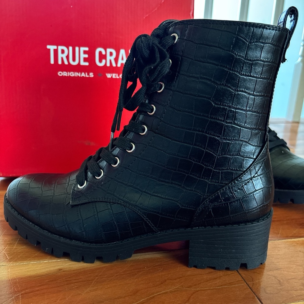 True Craft Black Croc-Patterned Lace-Up Boots
